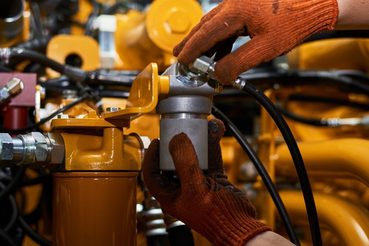 Master Hydraulic Valve Selection: New vs. Replacement Guide