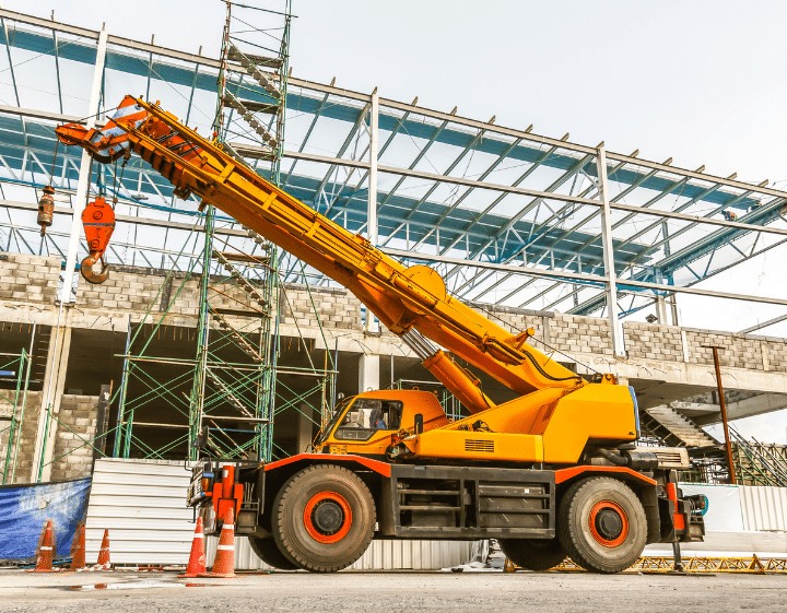 Hydraulic flow control for high-tonnage cranes and special-purpose vehicles