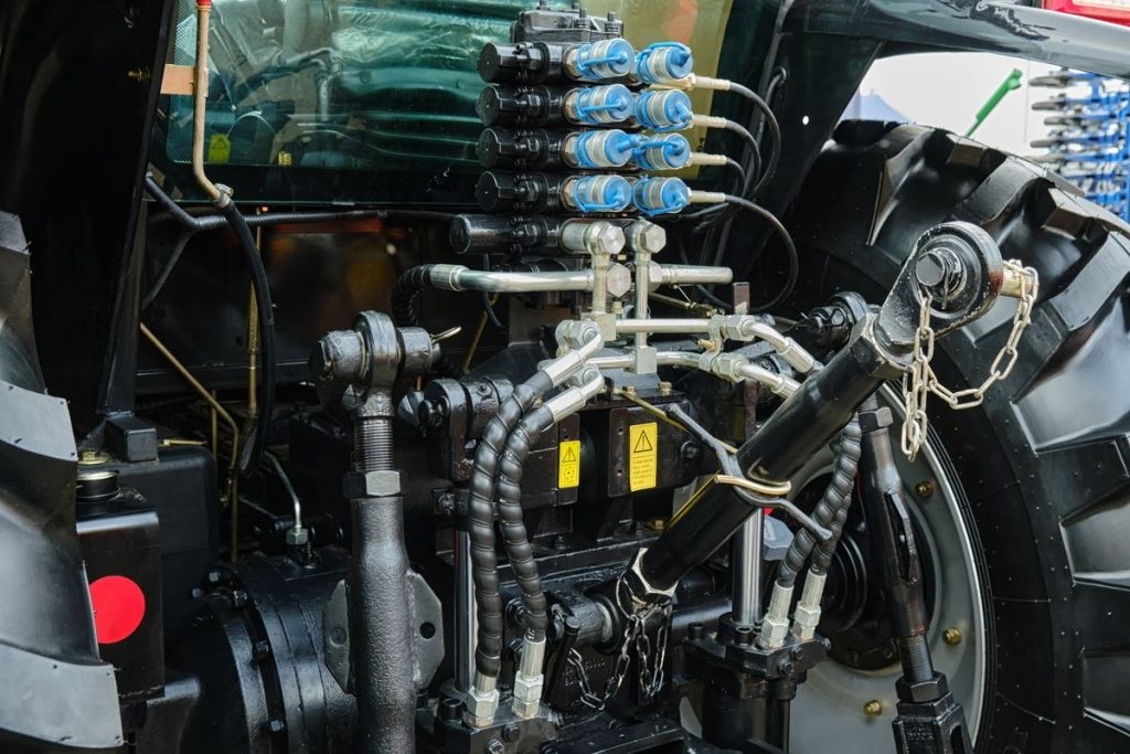 P80 Hydraulic Valve for Tractors, Loaders, and Heavy Equipment